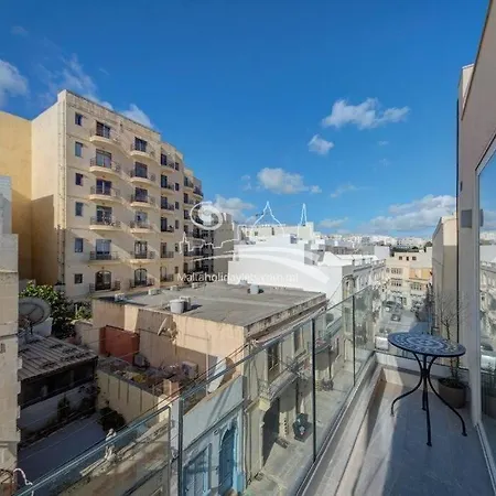 Modern & Two Bed - Balluta Bay - Sleep 6 Sliema