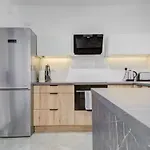 Apartment Modern & Two Bed - Balluta Bay - Sleep 6 Sliema