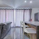 Modern & Two Bed - Balluta Bay - Sleep 6 Apartment Sliema