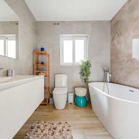 Modern & Two Bed - Balluta Bay - Sleep 6 * Sliema