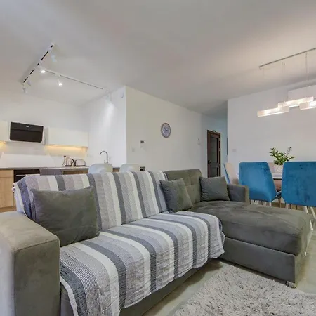 Modern & Two Bed - Balluta Bay - Sleep 6 * Sliema