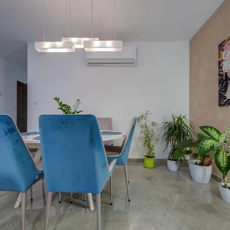 Modern & Two Bed - Balluta Bay Apartmán