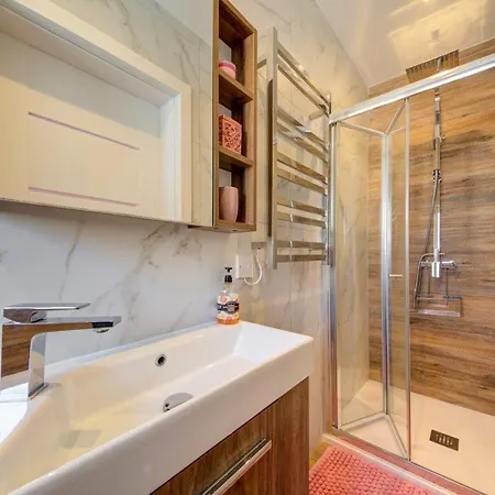 Modern & Two Bed - Balluta Bay - Sleep 6